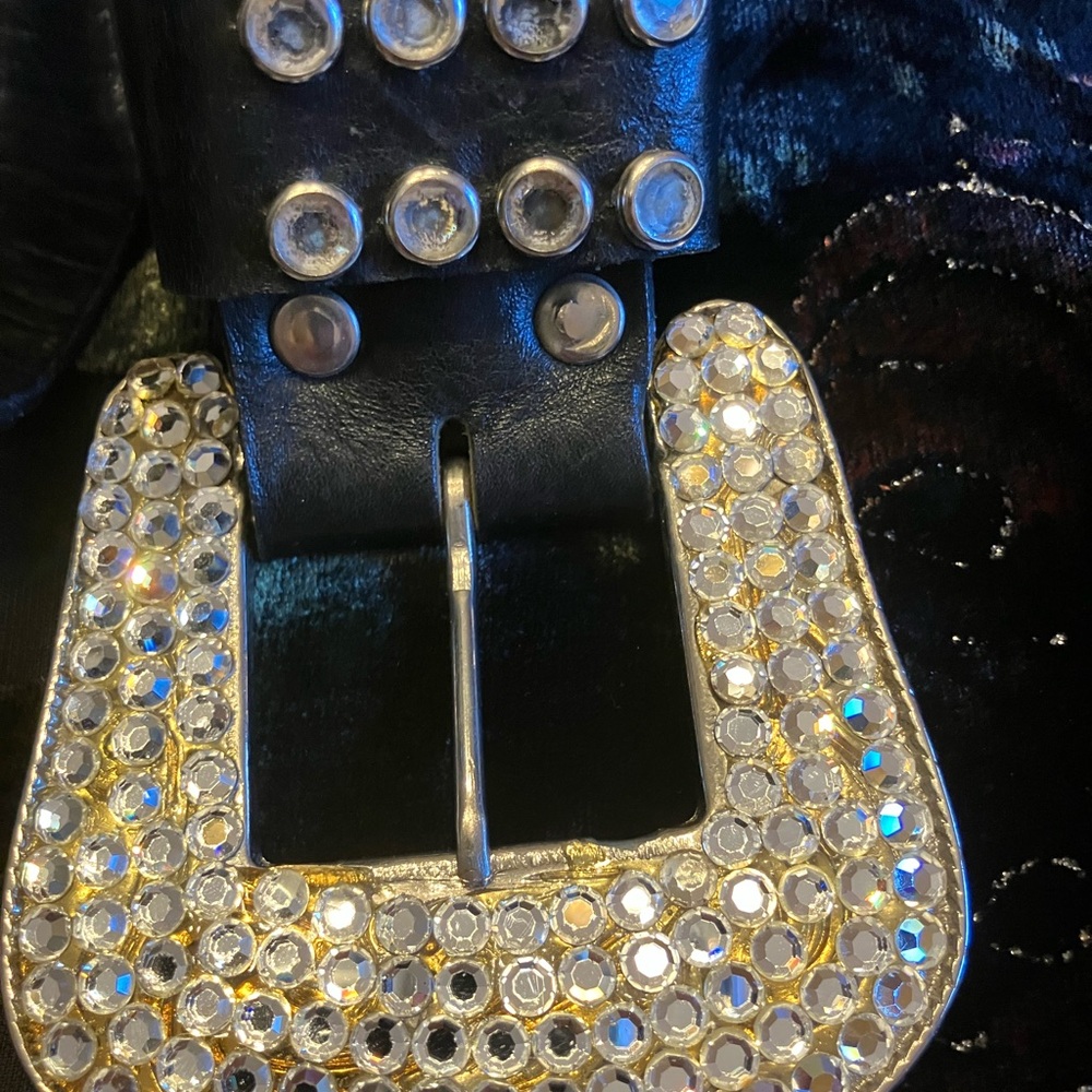 BLACK LEATHER STUDDED BELT BIG RHINESTONE BUCKLE ALL INTACT - Picture 2 of 8